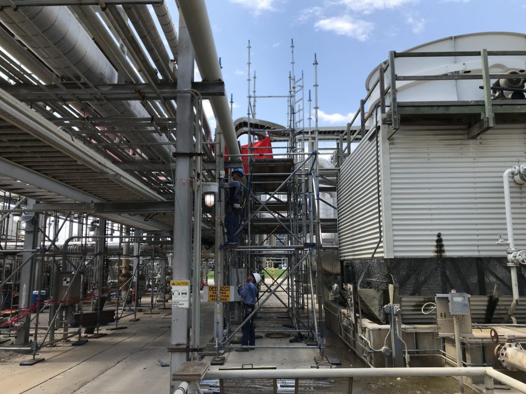 Summit Industrial construction on the splitter hot oil replacement project